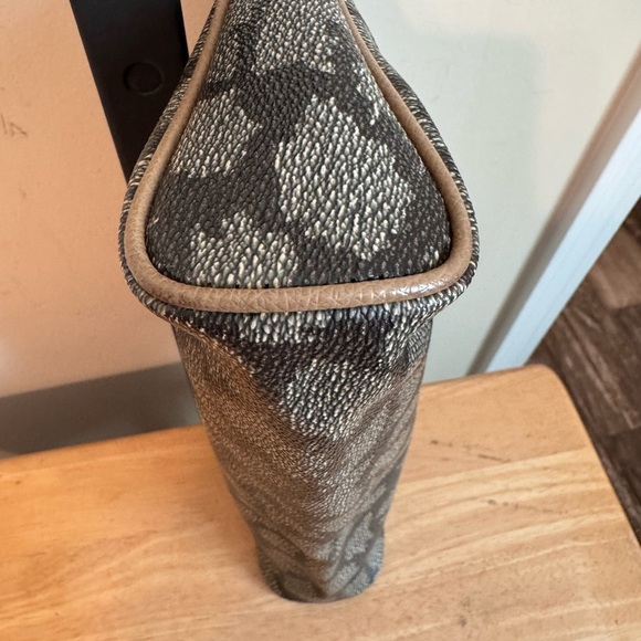 Yves Saint Laurent Clutch - Picture 6 of 9